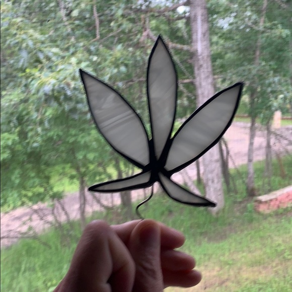 🍁Handmade Hemp leaf stained glass decor - Picture 3 of 4